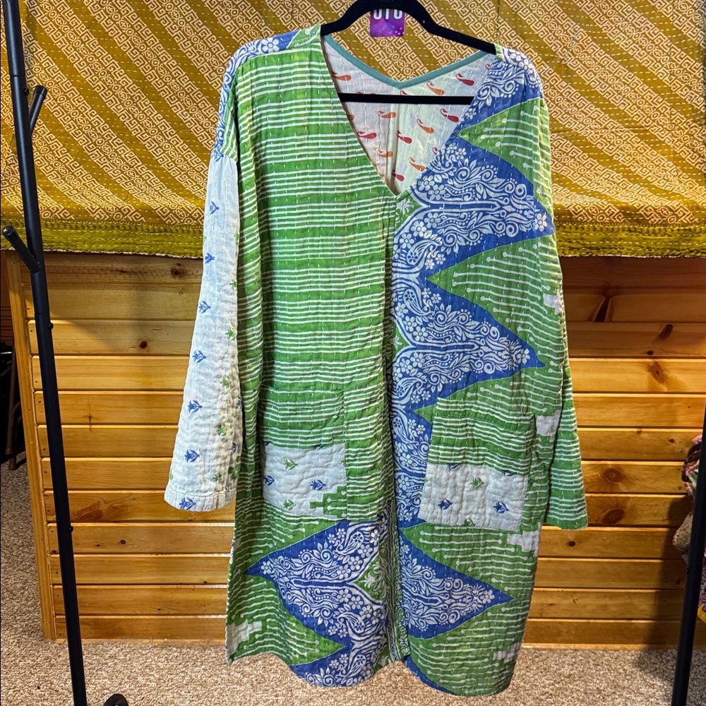 Kantha Serena ITEM 110 w open slit in front with pockets, handmade reversible OS